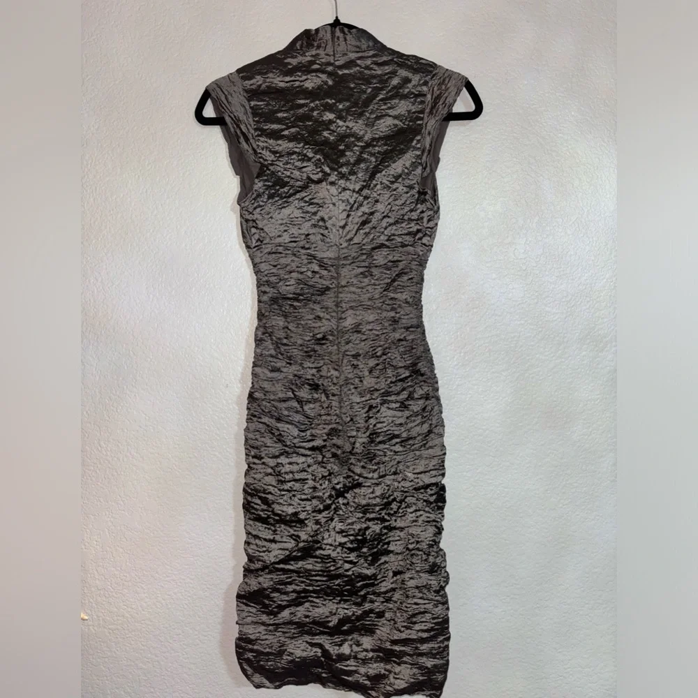 Nicole Miller size 6 shiny dark grey runched midi dress - Picture 7 of 9
